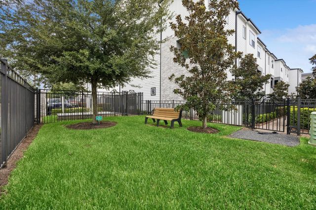 2491 W 11th Street, Houston, TX 77008