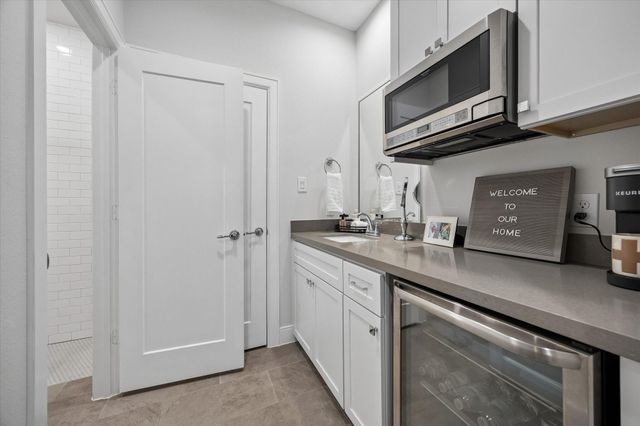 2491 W 11th Street, Houston, TX 77008