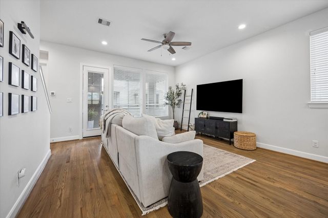 2491 W 11th Street, Houston, TX 77008