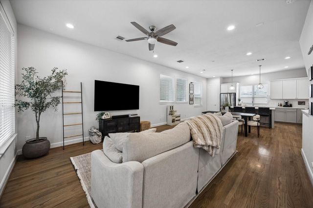 2491 W 11th Street, Houston, TX 77008