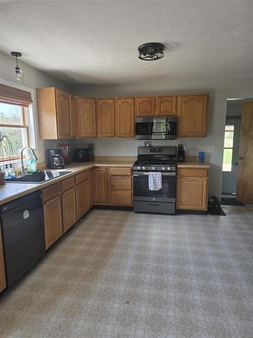 1627 W Barnes Road, Leslie, MI 49251