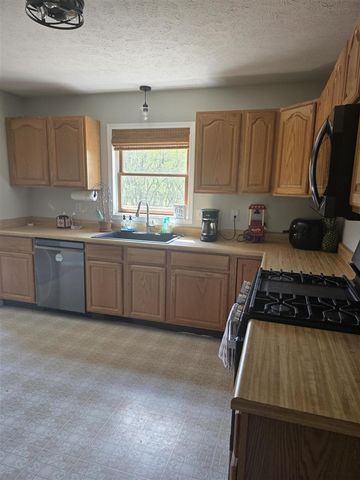 1627 W Barnes Road, Leslie, MI 49251