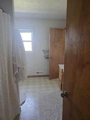 1627 W Barnes Road, Leslie, MI 49251
