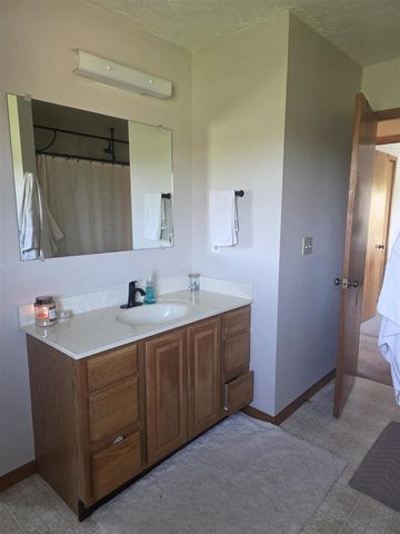 1627 W Barnes Road, Leslie, MI 49251