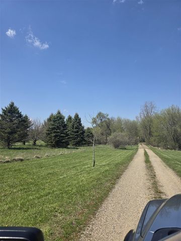1627 W Barnes Road, Leslie, MI 49251