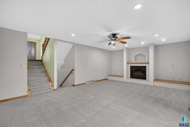 3500 S Marson Manor Cir Circle, Sioux Falls, SD 57103