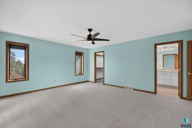 3500 S Marson Manor Cir Circle, Sioux Falls, SD 57103