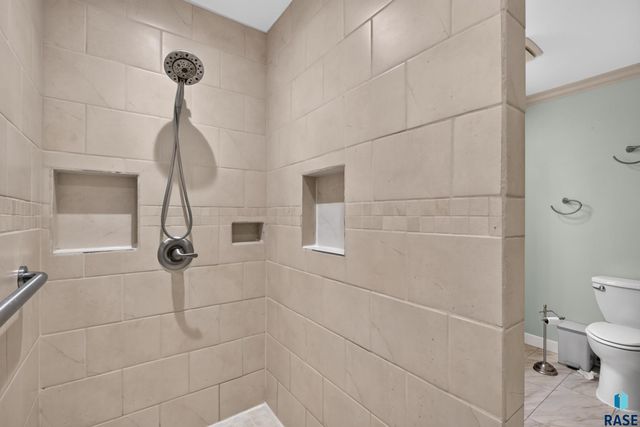 3500 S Marson Manor Cir Circle, Sioux Falls, SD 57103