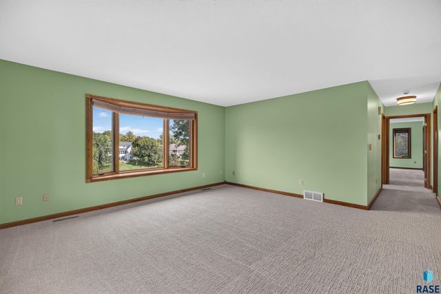 3500 S Marson Manor Cir Circle, Sioux Falls, SD 57103