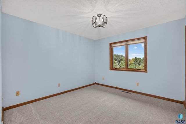 3500 S Marson Manor Cir Circle, Sioux Falls, SD 57103