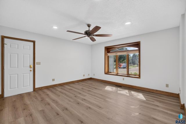3500 S Marson Manor Cir Circle, Sioux Falls, SD 57103