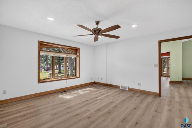3500 S Marson Manor Cir Circle, Sioux Falls, SD 57103
