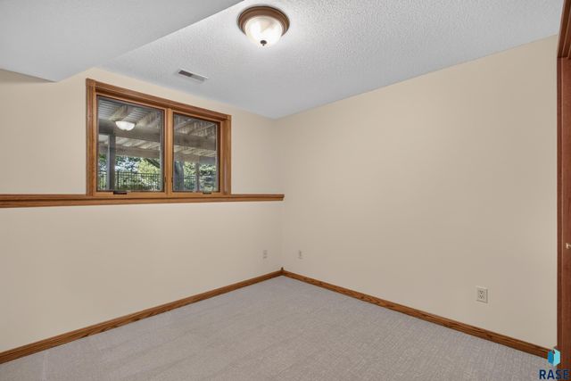 3500 S Marson Manor Cir Circle, Sioux Falls, SD 57103