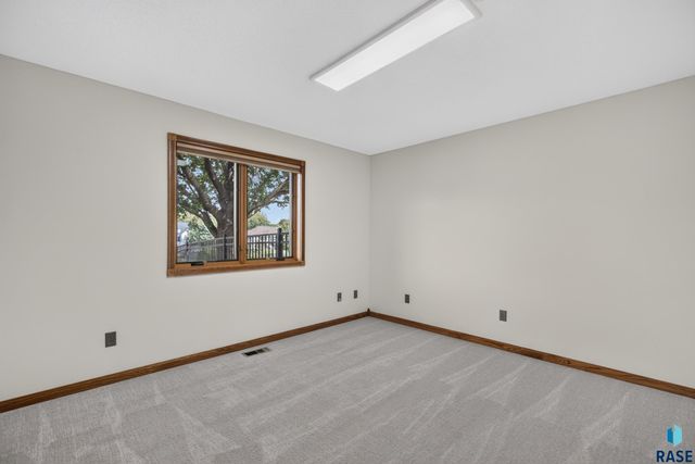 3500 S Marson Manor Cir Circle, Sioux Falls, SD 57103