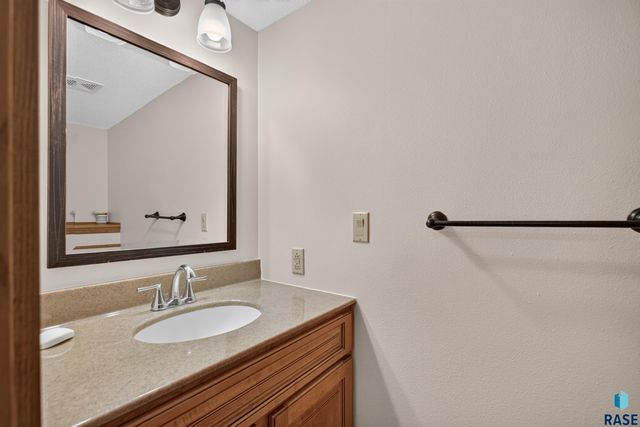3500 S Marson Manor Cir Circle, Sioux Falls, SD 57103