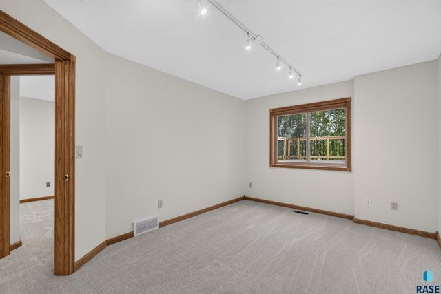 3500 S Marson Manor Cir Circle, Sioux Falls, SD 57103