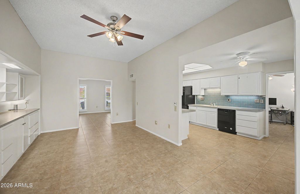 Image 10 of property listing at 10833 W ACACIA Drive, Sun City, AZ 85373