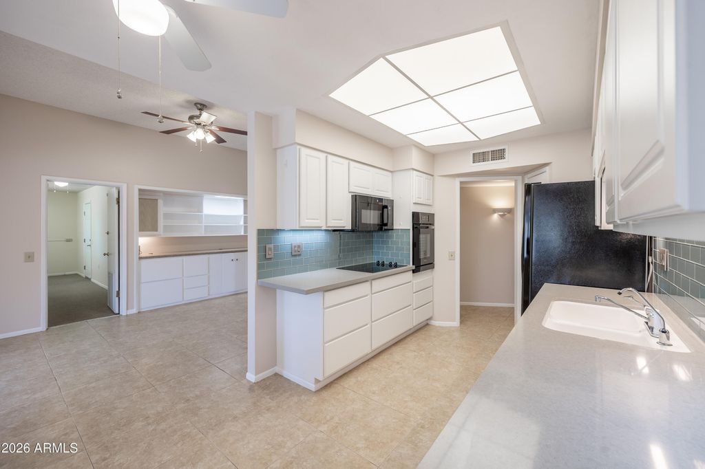Image 8 of property listing at 10833 W ACACIA Drive, Sun City, AZ 85373
