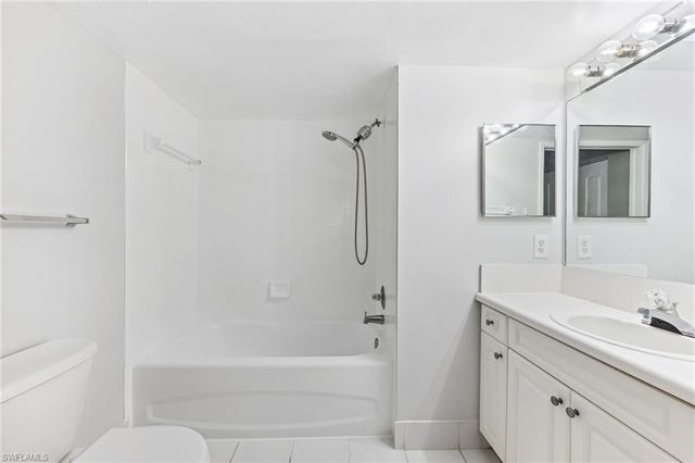 1210 Wildwood Lakes BLVD # 304, Naples, FL 34104