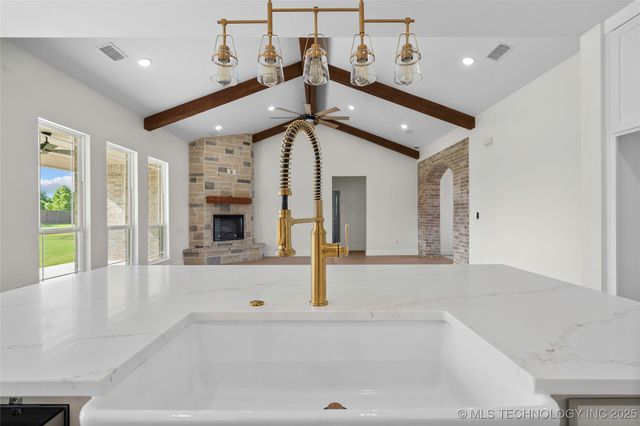 150 Chateau Bend, Ardmore, OK 73401