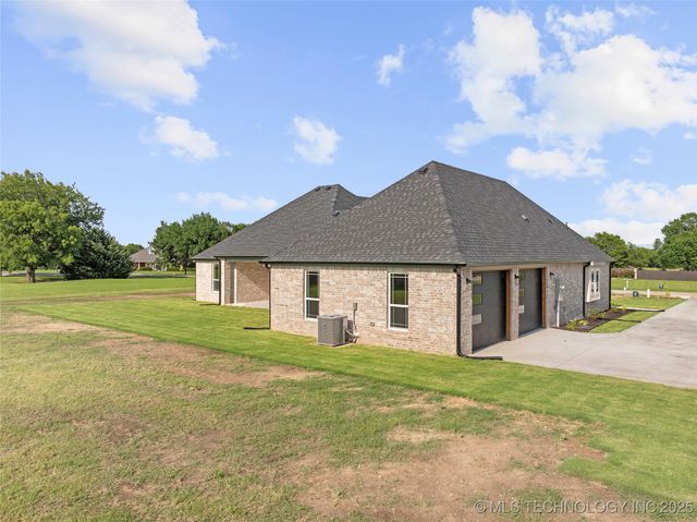 150 Chateau Bend, Ardmore, OK 73401