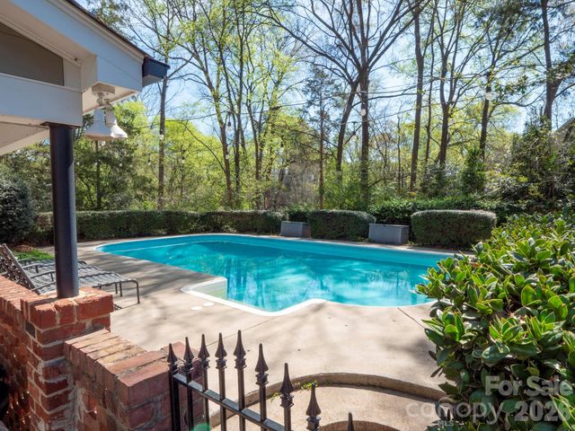 1419 Cavendish Court, Charlotte, NC 28211