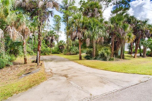 731 Jung BLVD E, Naples, FL 34120