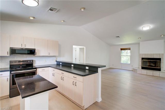731 Jung BLVD E, Naples, FL 34120