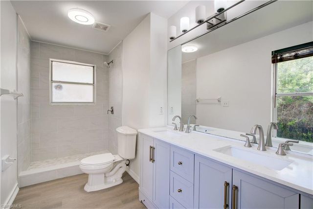 731 Jung BLVD E, Naples, FL 34120