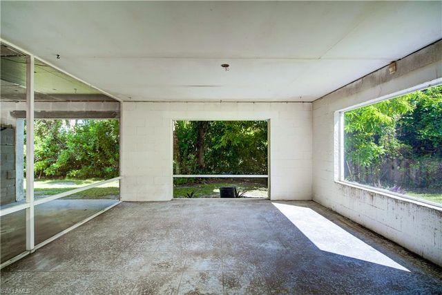 731 Jung BLVD E, Naples, FL 34120
