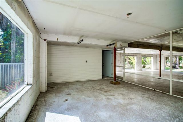 731 Jung BLVD E, Naples, FL 34120