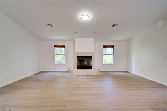 731 Jung BLVD E, Naples, FL 34120