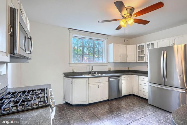 3005 DUNLEER RD, Dundalk, MD 21222