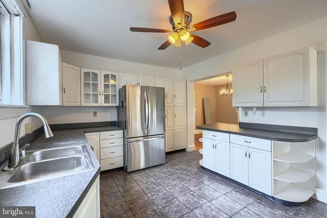 3005 DUNLEER RD, Dundalk, MD 21222