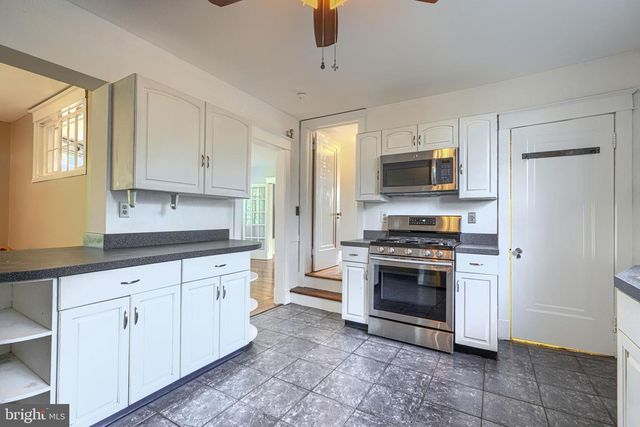 3005 DUNLEER RD, Dundalk, MD 21222