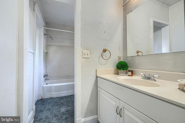 3005 DUNLEER RD, Dundalk, MD 21222