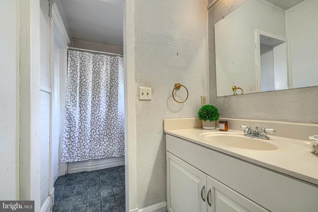 3005 DUNLEER RD, Dundalk, MD 21222