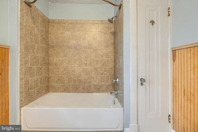 3005 DUNLEER RD, Dundalk, MD 21222