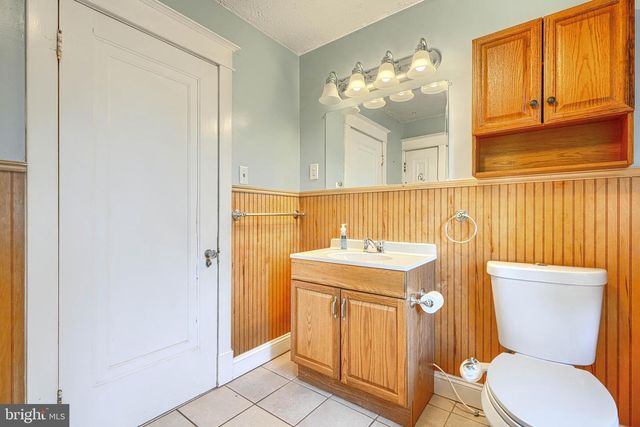 3005 DUNLEER RD, Dundalk, MD 21222