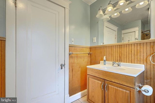 3005 DUNLEER RD, Dundalk, MD 21222