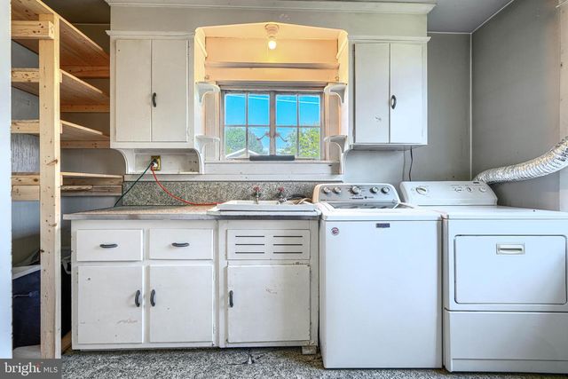 3005 DUNLEER RD, Dundalk, MD 21222