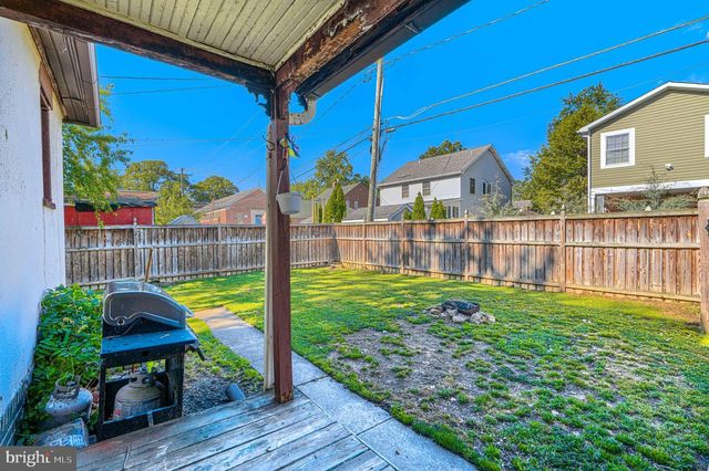 3005 DUNLEER RD, Dundalk, MD 21222