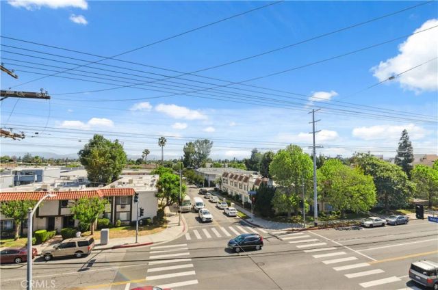 8710 Independence Avenue 301, Canoga Park, CA 91304