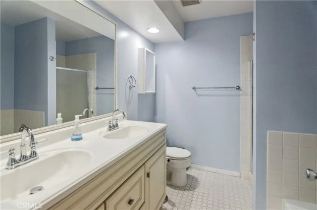 8710 Independence Avenue 301, Canoga Park, CA 91304