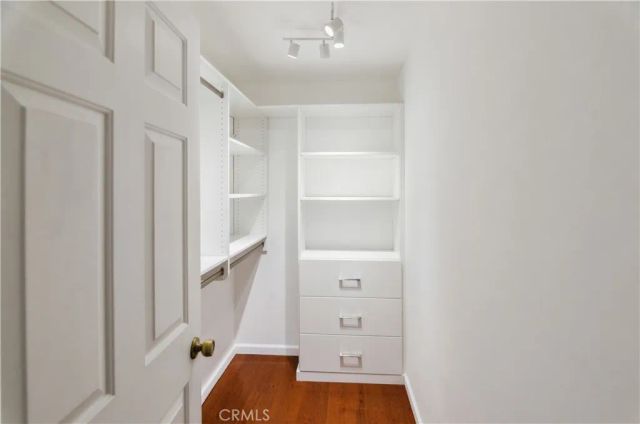 8710 Independence Avenue 301, Canoga Park, CA 91304