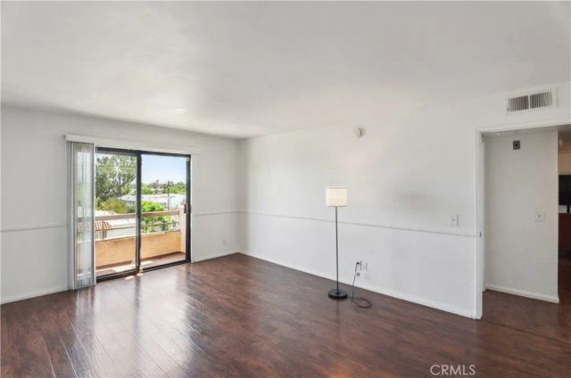 8710 Independence Avenue 301, Canoga Park, CA 91304