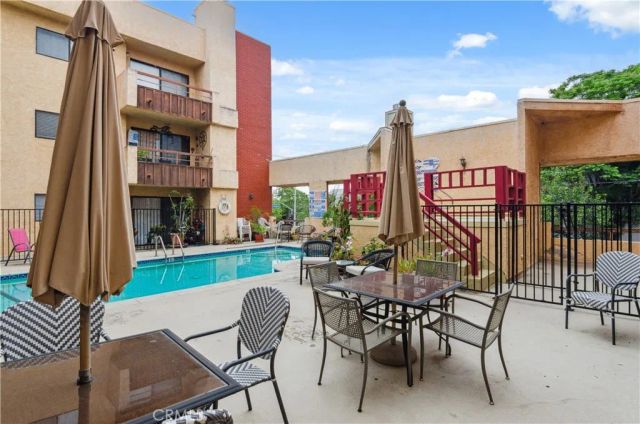 8710 Independence Avenue 301, Canoga Park, CA 91304