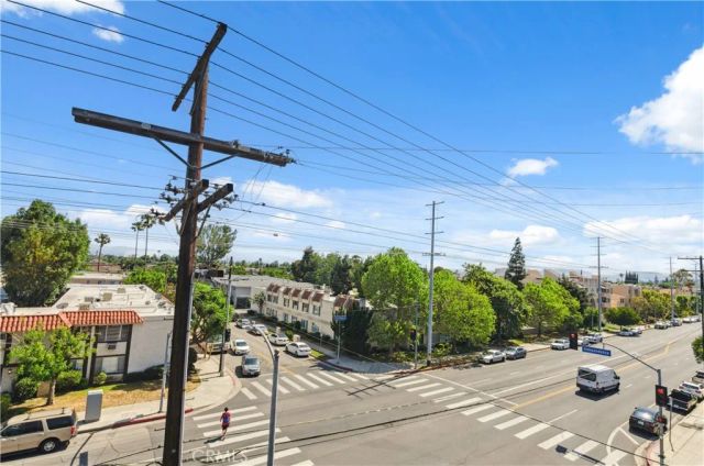 8710 Independence Avenue 301, Canoga Park, CA 91304