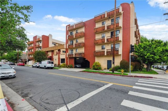 8710 Independence Avenue 301, Canoga Park, CA 91304