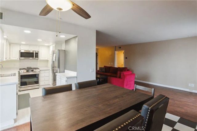 8710 Independence Avenue 301, Canoga Park, CA 91304